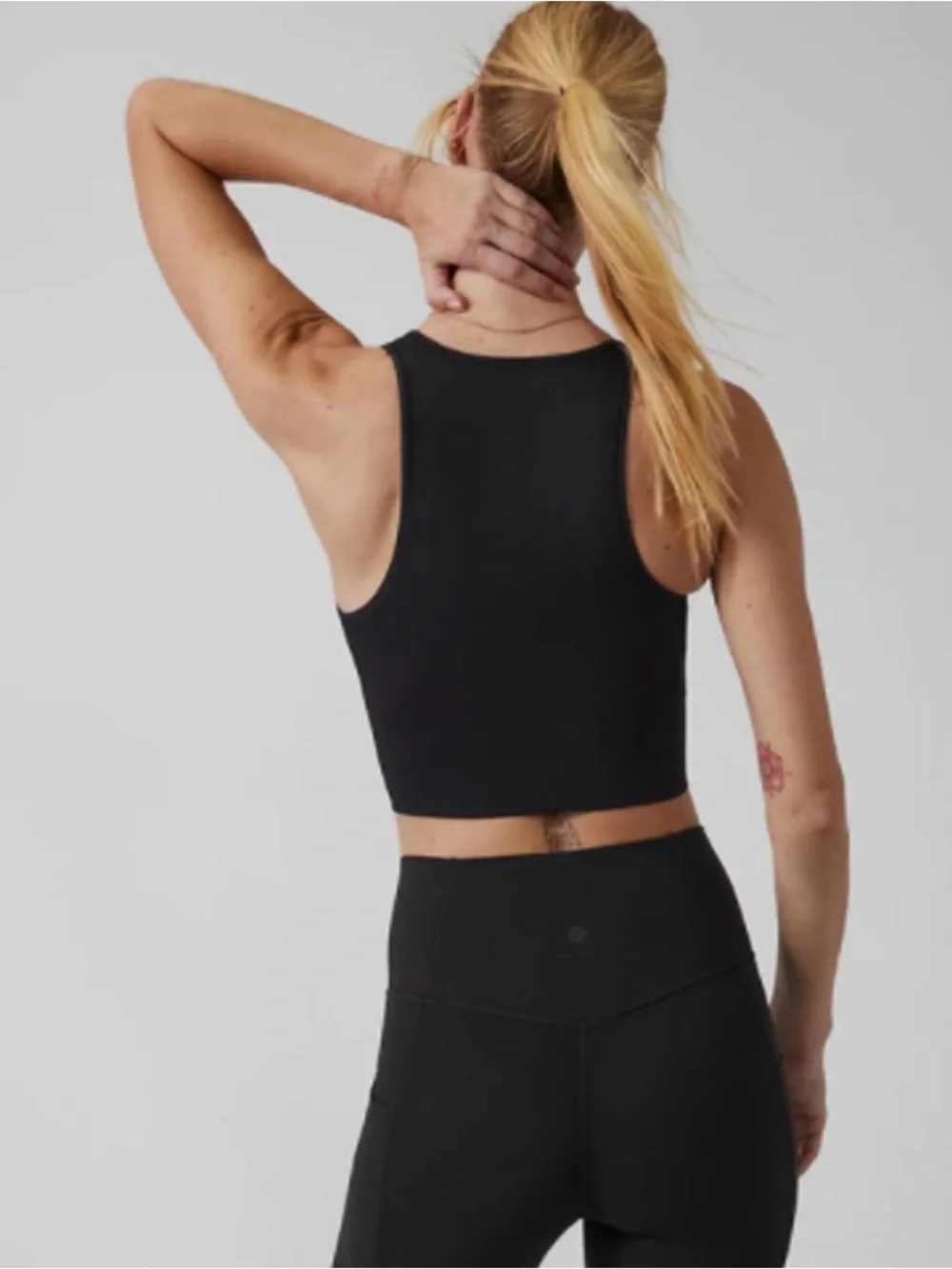 Athleta Aurora Seamless Crop Rib Tank in Black. Size L. Pristine Condition